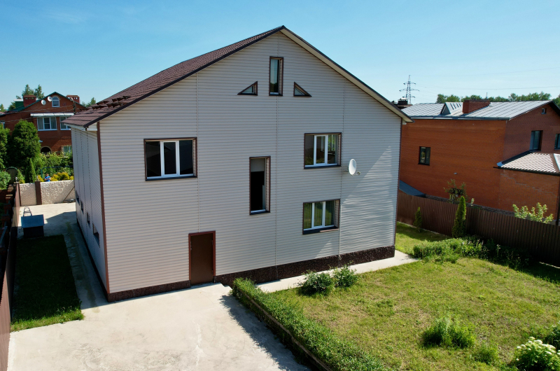 Двухэтажный дом 360 м²